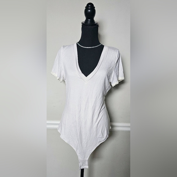 XLarge Women's Ivory V-Neck Bodysuit - Picture 3 of 5
